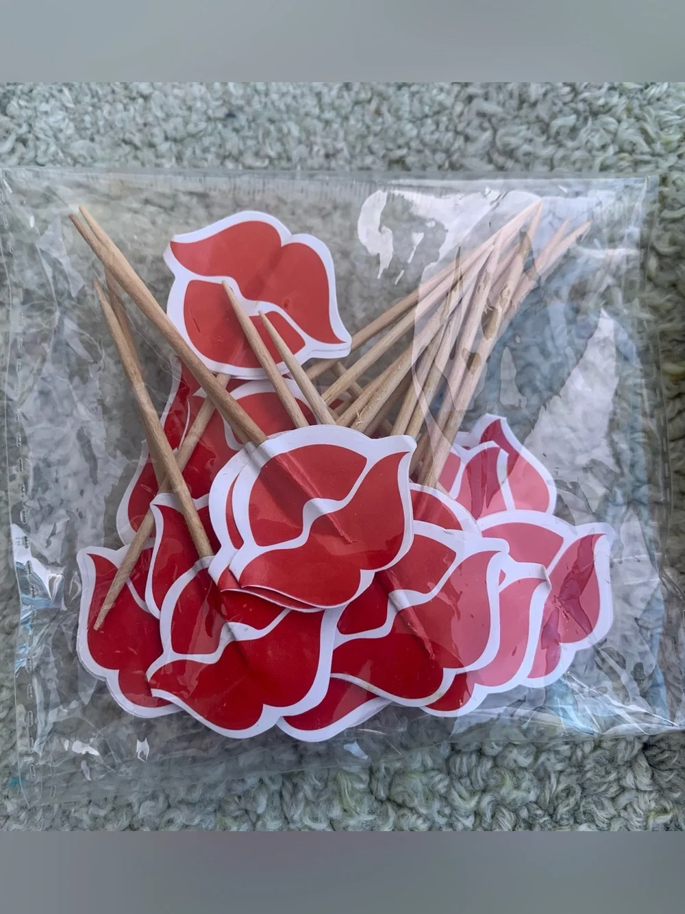Lot of lips and umbrellas decorative toothpicks